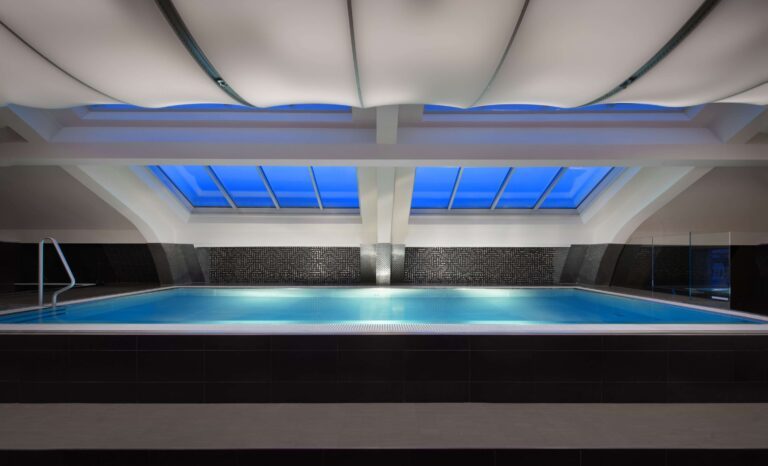 Indoor-Pool