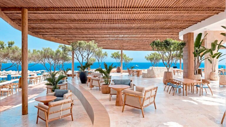 Außenansicht mit Pool (Modellbild) (1)