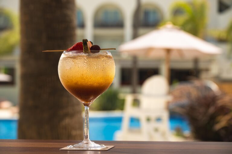 SIESTA CHILL & SUN POOL BAR