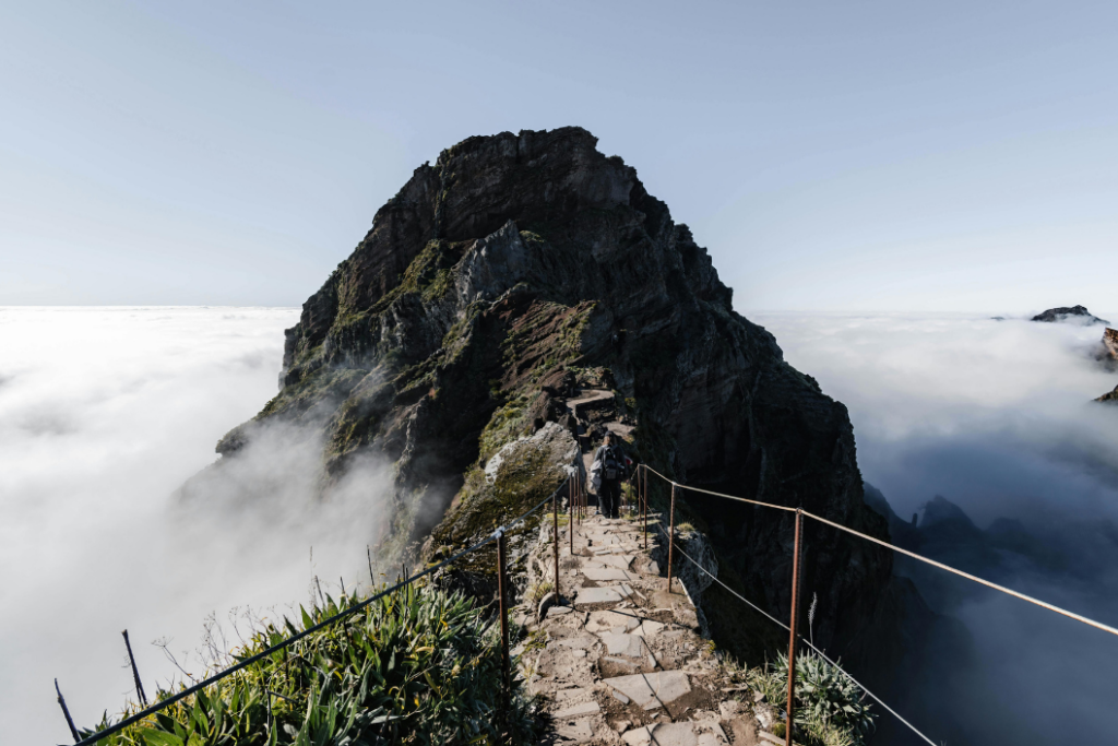 Wanderweg auf Madeira über den Wolken