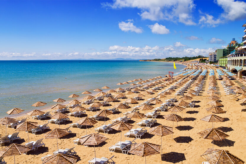 Strand in Nessebar im Sommer