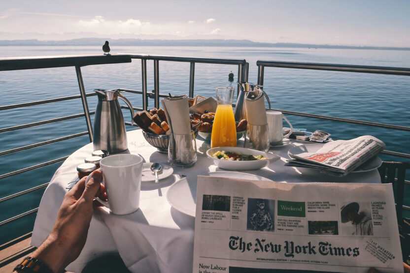 Frühstück auf dem Schiff