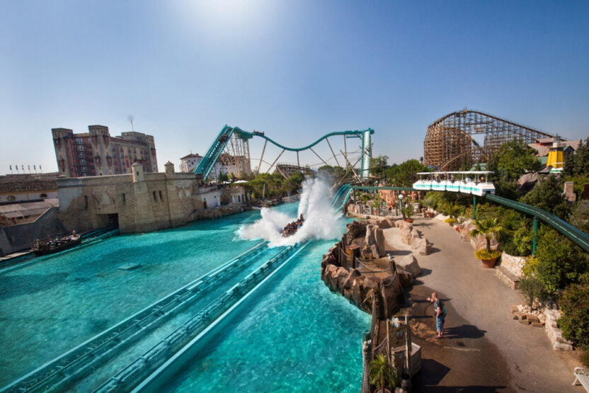 Atlantica Super Splash, Europa-Park mit Aussicht über den Schwarzwald