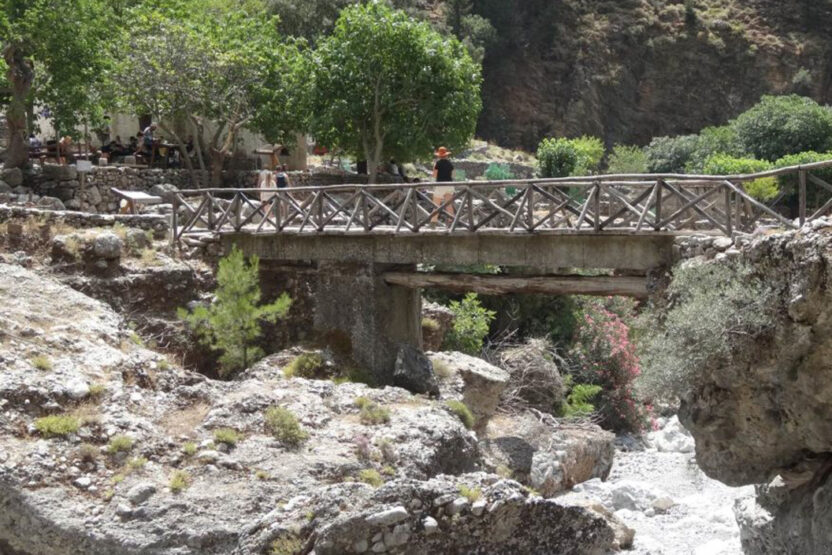 Brücke bei der Wanderung durch die Samaria-Schlucht