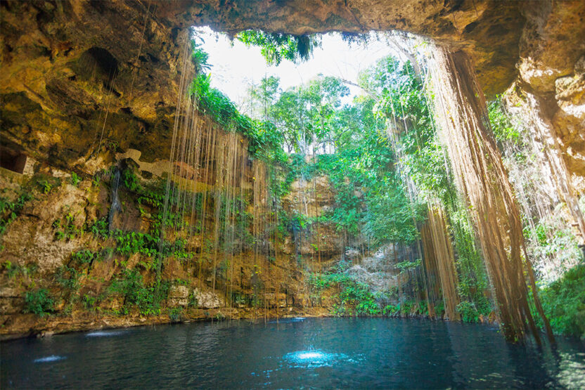 Cenote in Cancún