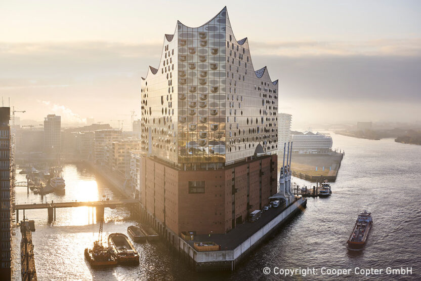 1057x705_Luftaufnahme Elbphilharmonie im Sonnenaufgang