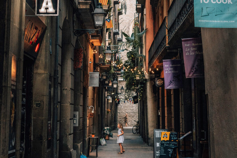 Urige Gassen in der Altstadt Barcelonas