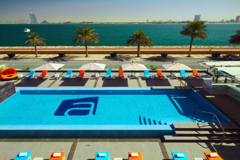 Poollandschaft von Aloft Jumeirah Hotel